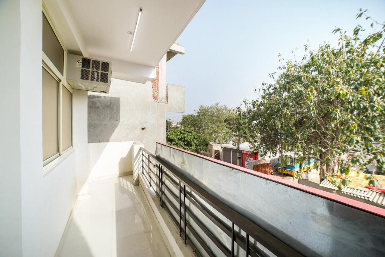 Live On Del5542 Hotel Új-Delhi Kültér fotó